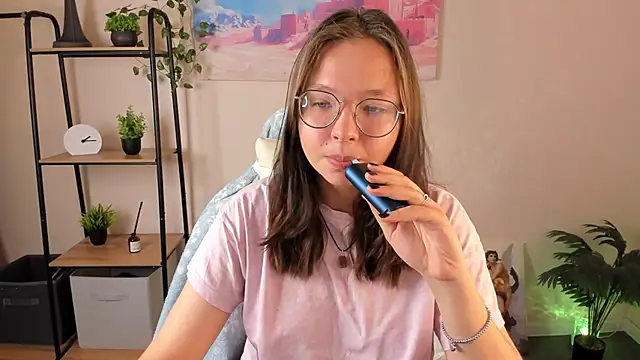 Nuura Moore online show from October 24, 1:24 am