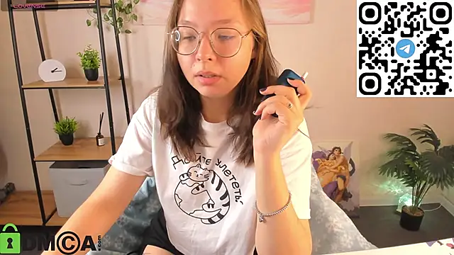 Nuura Moore online show from October 29, 12:46 am