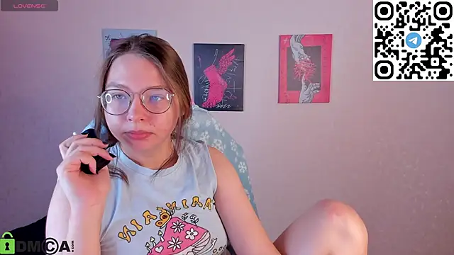 Nuura Moore online show from November 22, 1:04 am