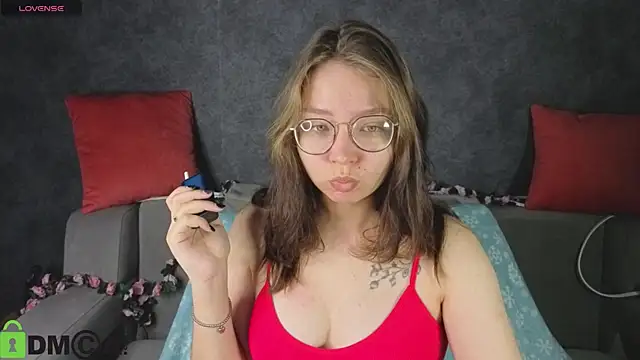 Nuura Moore online show from November 24, 1:05 am