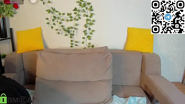 Nuura Moore online show from November 29, 1:08 am