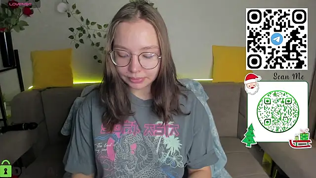 Nuura Moore online show from December 22, 1:13 am