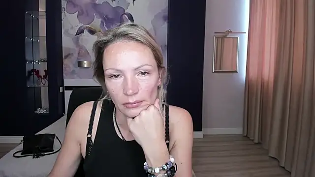 AlinaMoor online show from October 6, 6:00 am