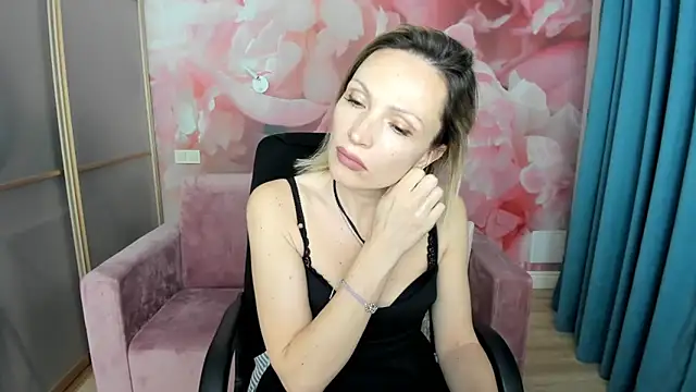 AlinaMoor online show from April 4, 6:16 pm