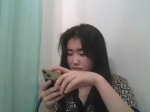 Snapshot of Zorivale chatting on February 4, 10:04 pm Zorivale online show from February 4, 10:04 pm