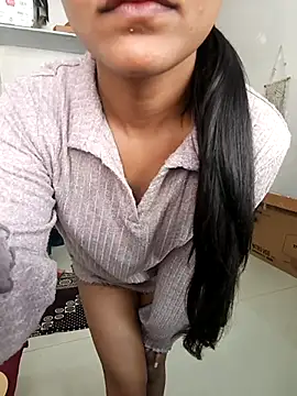 anshika0124 online show from November 25, 5:51 am