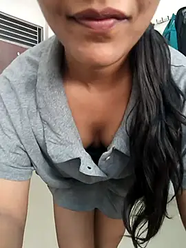 anshika0124 online show from November 27, 5:31 am