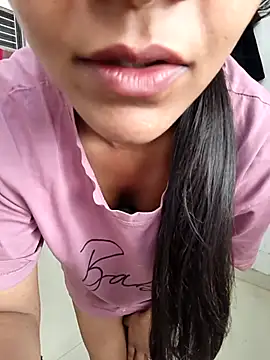 anshika0124 online show from January 15, 5:56 am