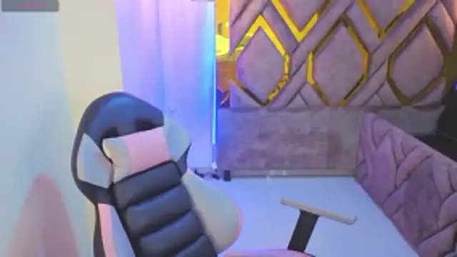 Snapshot of Addyy_02 chatting on January 12, 12:38 am Addyy 02 online show from January 12, 12:38 am