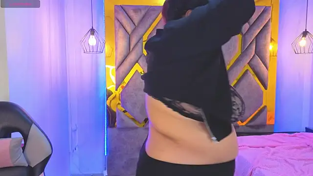 Snapshot of Addyy_02 chatting on January 18, 12:09 pm Addyy 02 online show from January 18, 12:09 pm