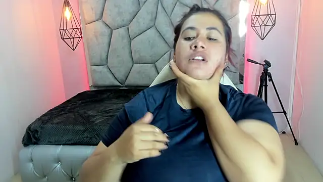 Addyy 02 online show from June 3, 12:41 pm