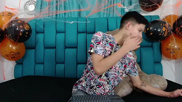 Snapshot of Brian_hot chatting on October 25, 12:02 pm Brian hot online show from October 25, 12:02 pm