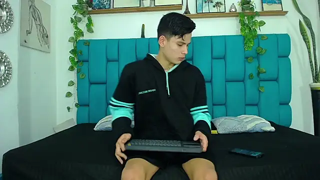 Snapshot of Brian_hot chatting on November 1, 7:49 pm Brian hot online show from November 1, 7:49 pm