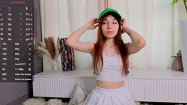 Snapshot of kitsun_ne chatting on February 3, 6:11 am kitsun ne online show from February 3, 6:11 am