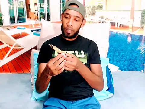 Snapshot of IndianMagicMike chatting on January 8, 3:58 pm IndianMagicMike online show from January 8, 3:58 pm