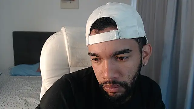 andresnoir  online show from November 3, 1:45 pm