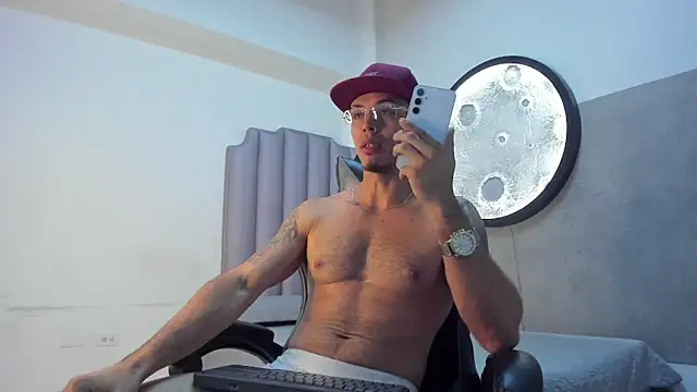 Rurik Jones online show from November 20, 12:16 pm