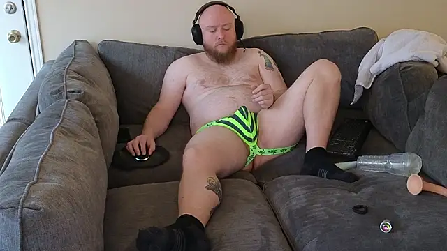 Snapshot of theballboy1 chatting on February 5, 9:41 pm theballboy1 online show from February 5, 9:41 pm