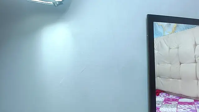 Snapshot of madisonjones303av chatting on October 19, 1:45 pm madisonjones303av online show from October 19, 1:45 pm