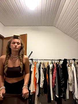 goddesemiiyy online show from October 14, 10:32 pm