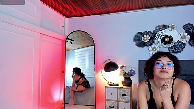 Snapshot of sunny_maya_ chatting on October 9, 8:40 pm sunny maya  online show from October 9, 8:40 pm