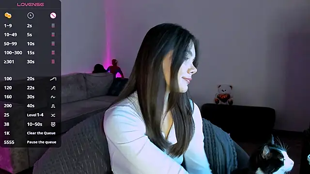 Snapshot of LeanaWILL chatting on October 19, 6:30 pm LeanaWILL online show from October 19, 6:30 pm