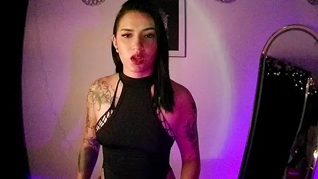 Snapshot of LunaAdamsx chatting on November 5, 10:15 am LunaAdamsx online show from November 5, 10:15 am