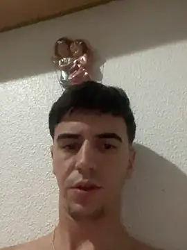 Snapshot of suarezz_ chatting on October 6, 10:18 pm suarezz  online show from October 6, 10:18 pm