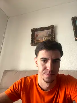 Snapshot of suarezz_ chatting on October 12, 2:38 pm suarezz  online show from October 12, 2:38 pm