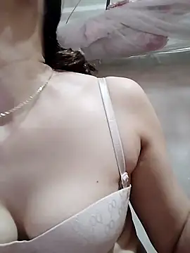 Snapshot of ladzy_sexy chatting on October 31, 3:40 am ladzy sexy online show from October 31, 3:40 am