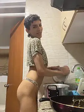 SiaraRealist online show from November 1, 9:17 pm