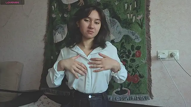 MiaLovelyOne online show from May 11, 7:25 am