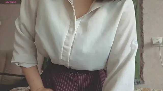 MiaLovelyOne online show from May 14, 7:37 am