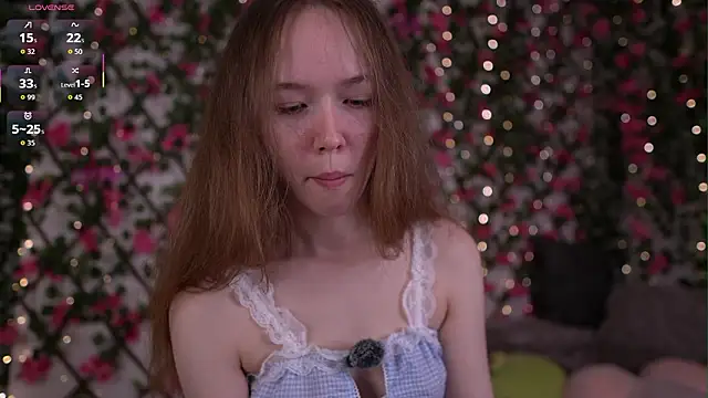 Snapshot of Petite_Polly chatting on February 17, 6:03 pm Petite Polly online show from February 17, 6:03 pm