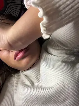 hello-cute online show from December 14, 11:42 pm