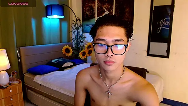 AsianCarl online show from November 7, 3:01 pm