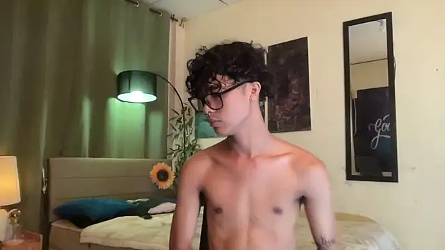 AsianCarl online show from November 9, 3:32 pm