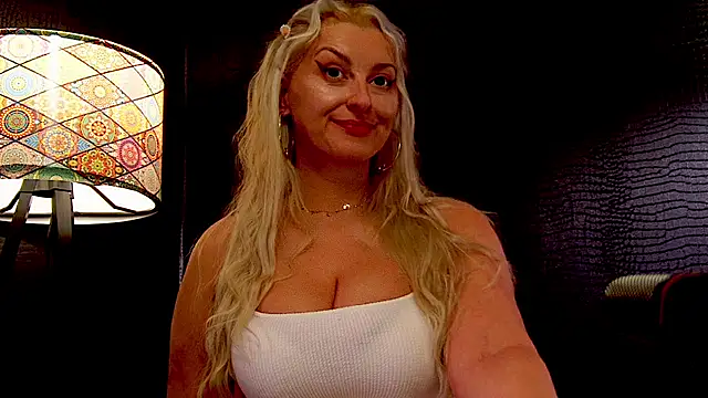 LeticiaReys online show from January 17, 6:00 pm