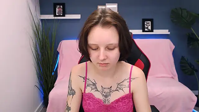 Snapshot of PeachyDream_ chatting on October 12, 6:12 am PeachyDream online show from October 12, 6:12 am