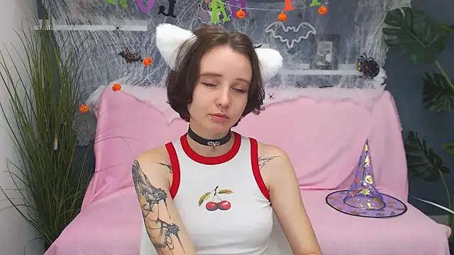 Snapshot of PeachyDream_ chatting on October 21, 6:14 am PeachyDream online show from October 21, 6:14 am