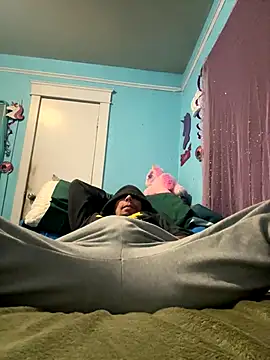 Snapshot of Steven-1989 chatting on November 17, 9:15 am Steven-1989 online show from November 17, 9:15 am