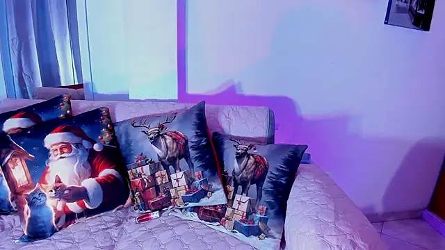 Jenn W online show from November 21, 12:15 pm