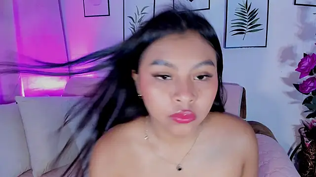 Jenn W online show from December 18, 3:51 pm