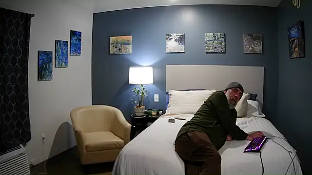 Snapshot of Fuck-Buddy-4U chatting on October 16, 11:33 am Fuck-Buddy-4U online show from October 16, 11:33 am