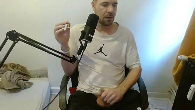 Snapshot of chibrax918 chatting on December 17, 9:15 am chibrax918 online show from December 17, 9:15 am