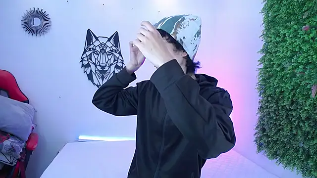 Emo Boy  online show from December 3, 12:25 pm