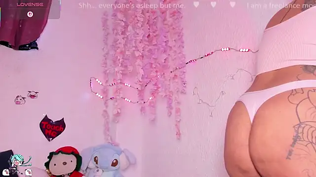 Emilycollei online show from November 2, 4:09 pm