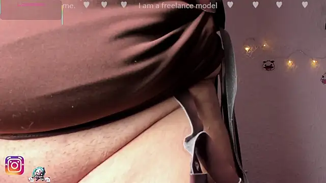 Emilycollei online show from November 12, 3:34 pm