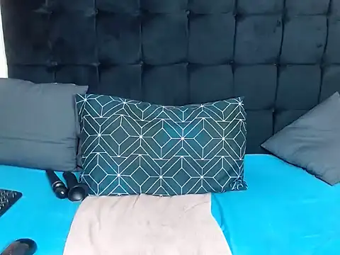 Snapshot of CaramelBootty chatting on October 25, 4:02 pm CaramelBootty online show from October 25, 4:02 pm