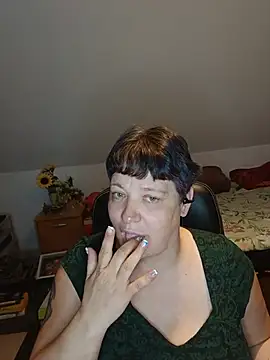 Michelle Livia online show from May 15, 7:10 pm